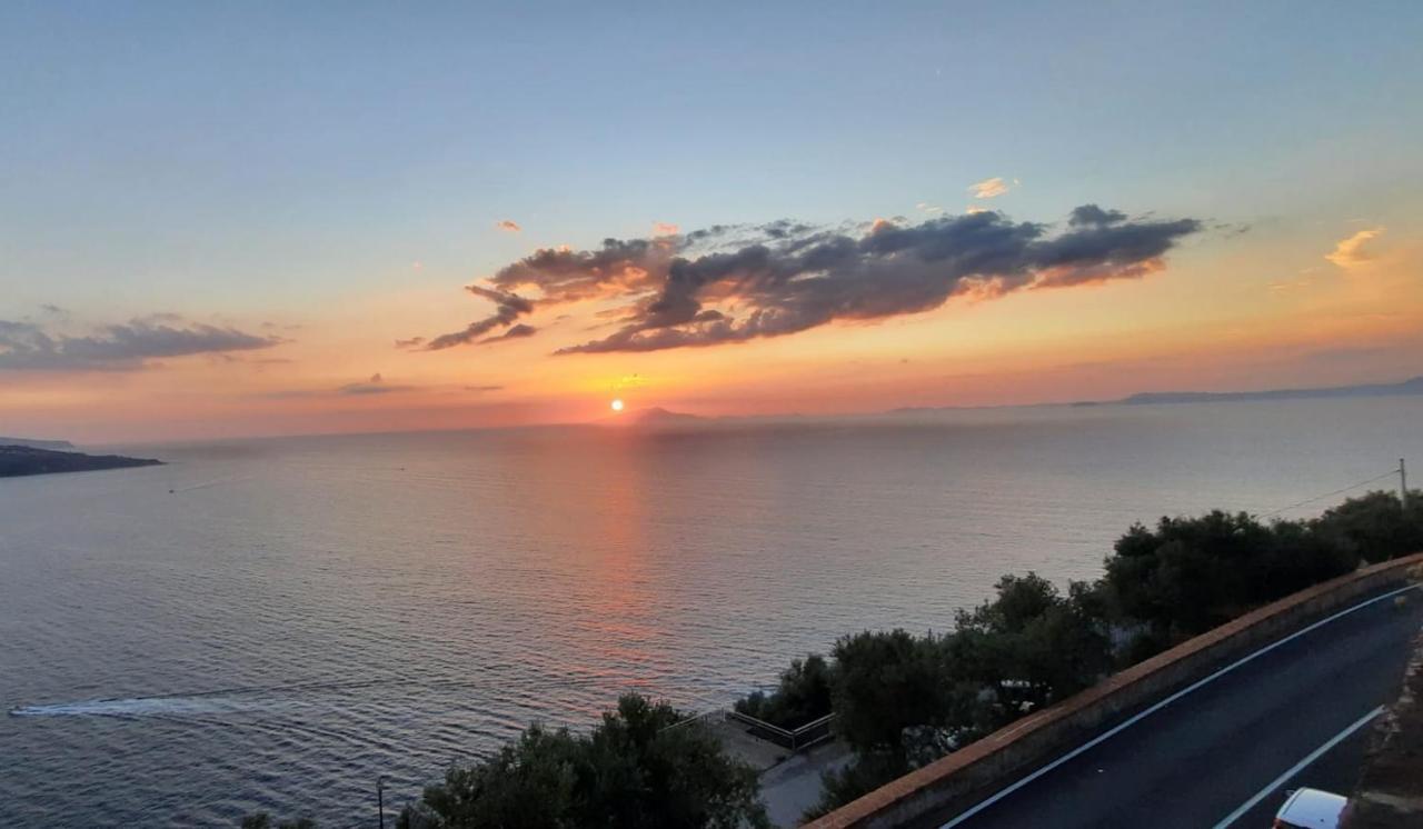 Ferienwohnung Bella Vista House-Sorrento Coast - Free Parking-Solarium Vico Equense Exterior foto
